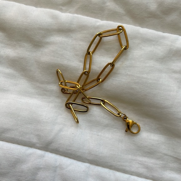 Gold plated paperclip chain bracket. - Picture 5 of 6